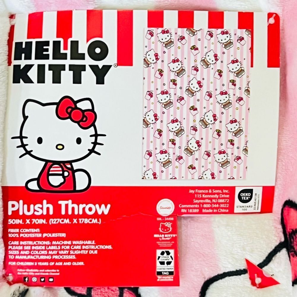 Hello Kitty Throw - Picture 2 of 3
